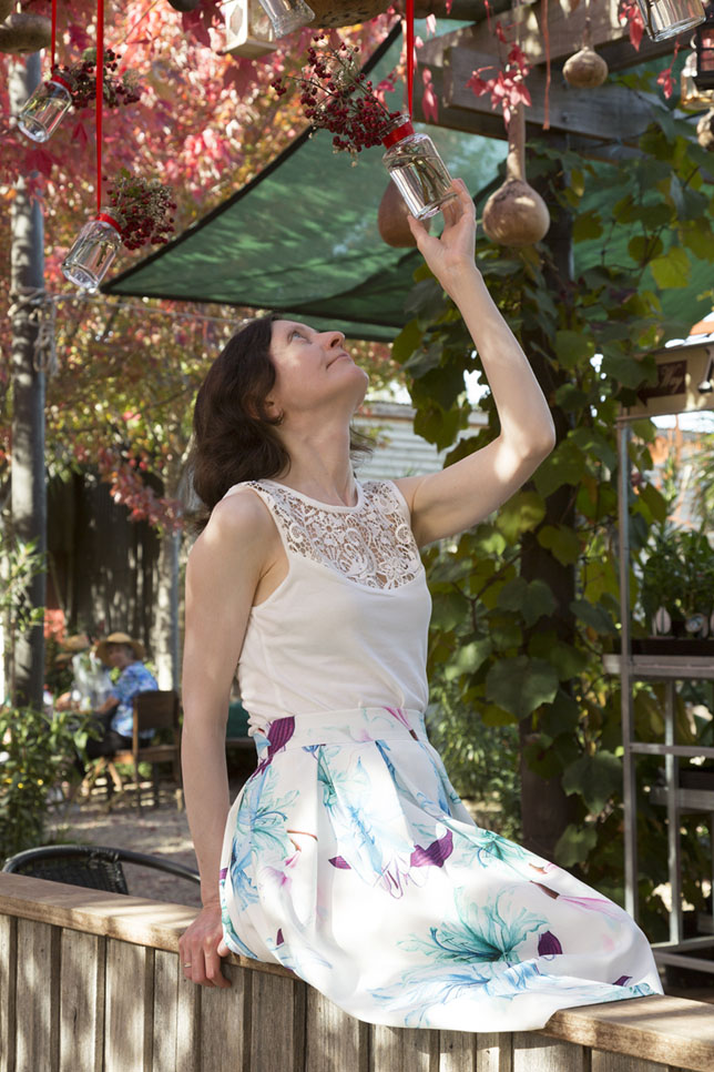 Фото Алисы Ханцис в осеннем саду